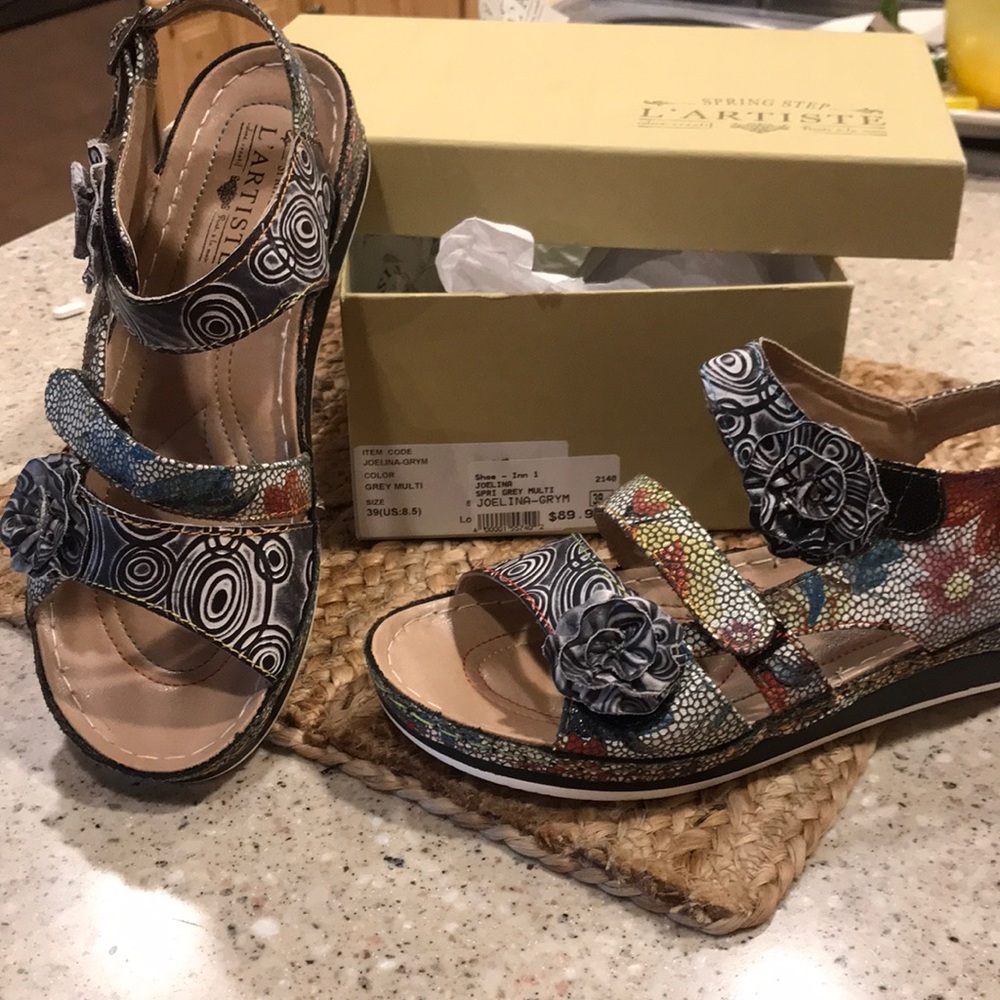 L’artiste grey multi sandals, see info on box